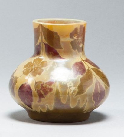 H COPILLET & A. DE CARANZA - NOYON 
Vase à corps sphérique et col cylindrique conique....
