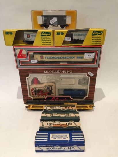 LILIPUT - HORNBY Lot divers avec wagons marchandises et porte voitures.