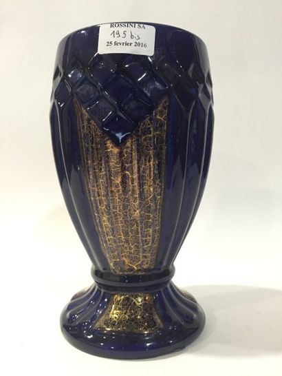 MOUGIN, Vase bleu et doré, signé, Nancy et n°309J dessous