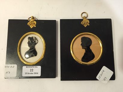 Ecole ANGLAISE du XIXème siècle 

Profils de jeunes femmes.

Deux miniatures en fixés...