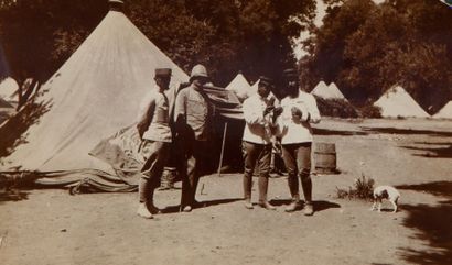 null Photographe amateur
Maroc, c. 1914-1915.
Casablanca. Officiers français. Oran....