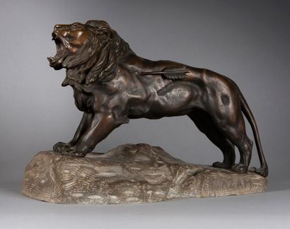 AZAM F., fin XIXe-début 
Lion blessé
Bronze à patine brundoré (flèche tordue) sur...