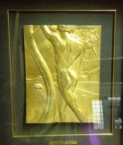 DALI Salvador, d'après Adam

Sculpture dorée à l'or fin, n°267/499,

28 x 20 cm.