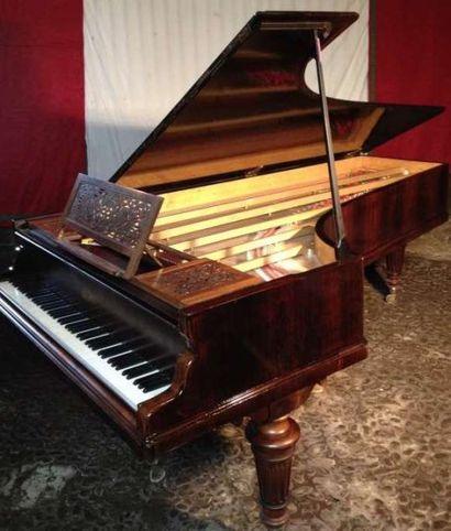 null Piano grand queue Erard concert du XIXème siècle

cadre métallique.

Restauré...