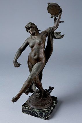 OCTOBRE Aimé, 1868-1943 
Bacchante au tambourin 1911
Sculpture en bronze à patine...