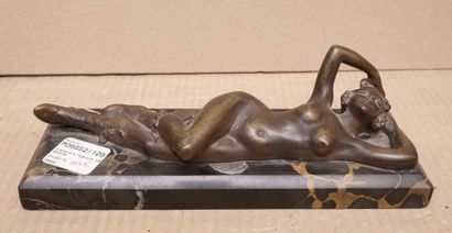 CARON Alexandre Auguste, 1857-1932 
Odalisque
Bronze à patine brune (usures) sur...