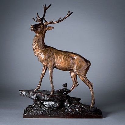 DROUOT Edouard, 1859-1945 
Cerf
Bronze à deux patines brune et dorée (bois déssertis),...