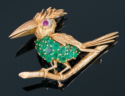 null Broche stylisée d'un oiseau sur une broche en or jaune 18K (750) l'oeil serti...