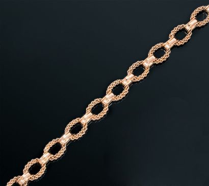 null Bracelet en or jaune 18K (750) à maille ovale chainée ou cannelée.
Vers 1950
Longueur...