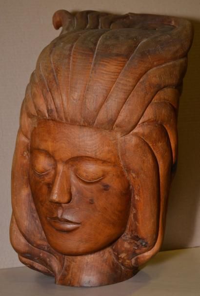 null ETIENNE, né en 1952, 

Jeune fille endormie, 1974

Sculpture en bois de poirier,...