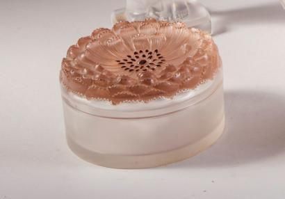 null René LALIQUE (1860-1945) 

Boite n°2 de la garniture de toilette « Dahlia »...