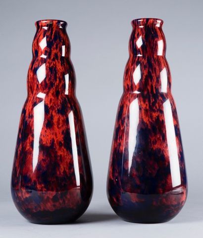 ANDRÉ DELATTE NANCY 

Paire de grands vases coloquintes en verre marmoréen bleu

orange...