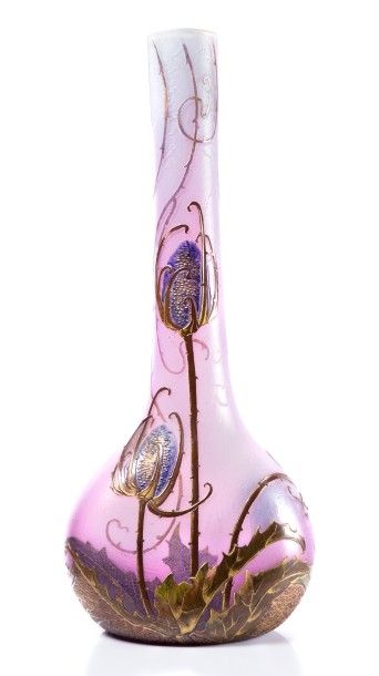 MONTJOYE 

Vase à panse aplatie et log col cylindrique. Epreuve en verre violet à...