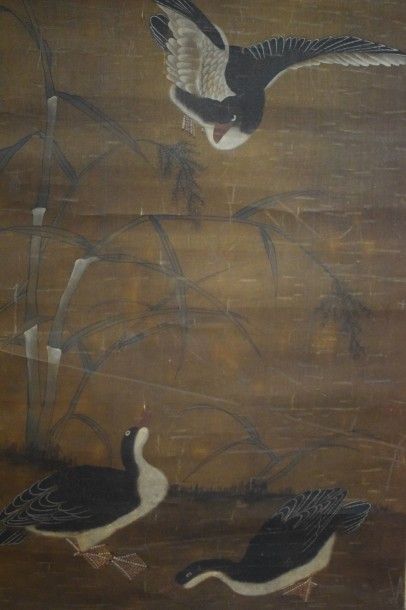 null Peinture en couleur sur soie représentant des canards sur les berges d'un cours...