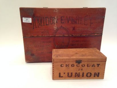null Deux caisses en bois: l'une chocolat de l'Union, l'autre amidon E.Verley

En...