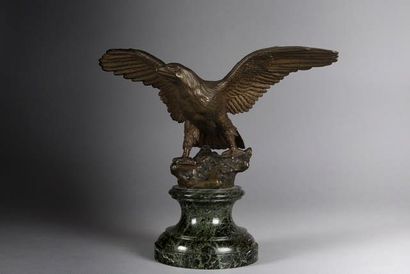 null GREGOIRE, fin XIXe - début XXe siècle, 

Aigle aux ailes déployées

Bronze à...