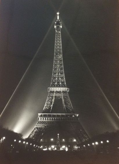 null MARTIN André (XXème siècle)

La Tour Eiffel

Tirage argentiques sur papier,...