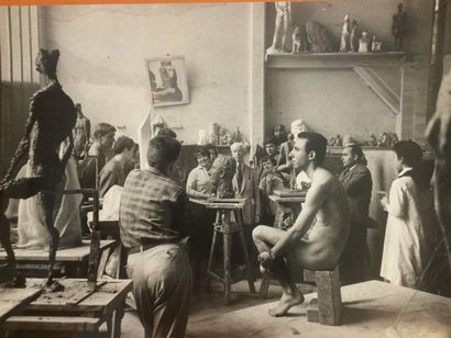 null MARTIN André (XXème siècle)

André Zadkine dans son atelier

Quatre tirages...
