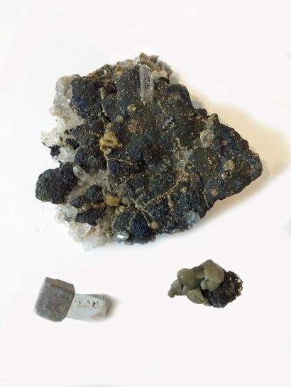 null Lot de trois minéraux de Panasqueira, Portugal: BLENDE saupoudrée de PYRITE...