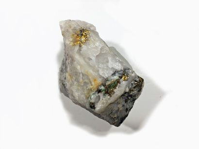 null Petit OR natif cristallisé sur QUARTZ (5 x 4,5 x 4 cm), mines d'or de Bomlo,...