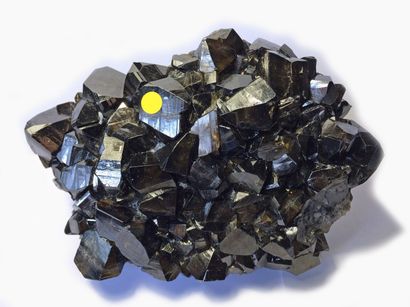 null Bel agrégat de cristaux de CASSITERITE (jusqu'à 3 cm), en provenance de Viloco,...