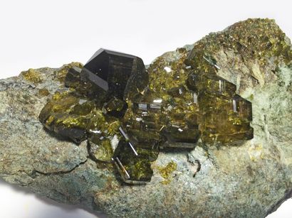 null Exceptionnelle EPIDOTE sur gangue (13 x 8 x 6 cm) de Laghi Falin, Val de Viu,...