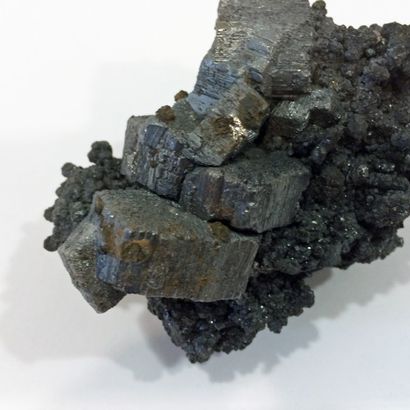 null Trois très jolis minéraux: cristal isolé gemme jaune de BARYTE sur gangue, du...