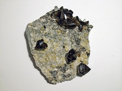 null Lot de trois très jolies CASSITERITES de Viloco, Bolivie: 13 cm (trois cristaux...