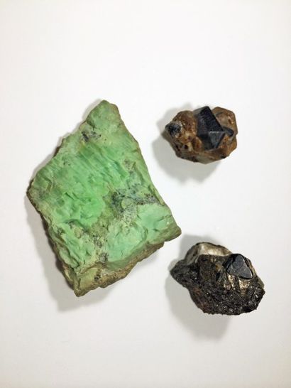 null Lot de trois minéraux peu courants de Madagascar: cristaux octaèdriques (1cm)...
