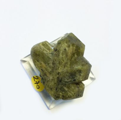 null Très joli CHRYSOBERYL (soclé) de Madagascar: cristal vert jaune brillant, maclé...