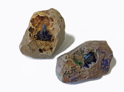 null Quatre jolies pièces du Maroc: cristaux d'AZURITE (2 cm) dans gangue; petits...