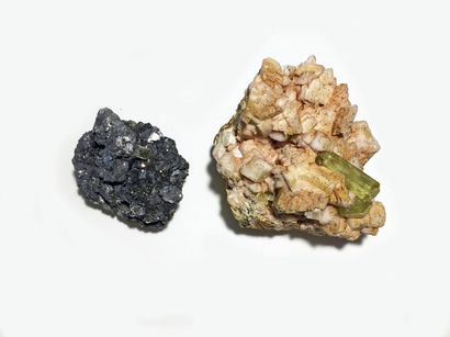 null Quatre jolies pièces du Maroc: cristaux d'AZURITE (2 cm) dans gangue; petits...