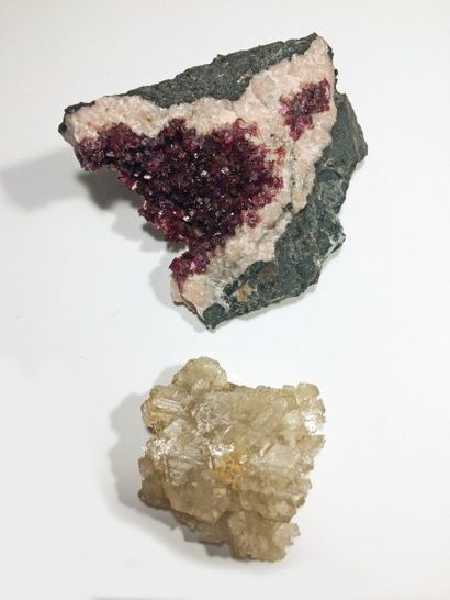 null Lot de deux minéraux du Maroc: ROSELITE et quartz (7 cm) de Bou Azzer; CERUSITE...