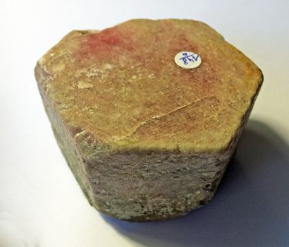 null Deux jolis minéraux de Madagascar. Un CORINDON rose: cristal flottant 7,5 x...