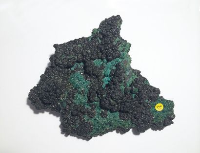 null Lot de quatre minéraux: plaque d'HETEROGENITE/MALACHITE (15 x 14 cm) et concrétion...