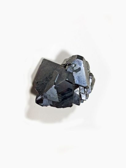 null Très joli groupe (4,5 cm) de cristaux noirs brillants de CUPRITE (jusqu'à 2,5...