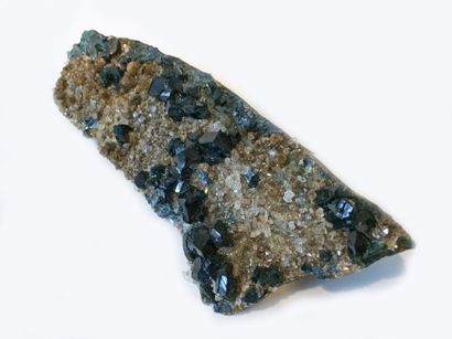 null LAZULITE: jolis cristaux bleu foncé sur gangue, avec SIDERITE et QUARTZ. Rapid...