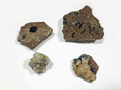 null Systématique (4 pièces) du Yukon: trois cristaux de WHITEITE sur gangue de LAZULITE,...
