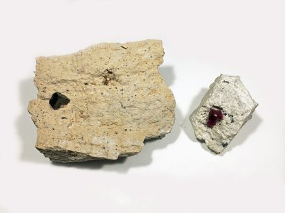 null Deux minéraux de l'Utah, USA: joli cristal isolé (1 cm) de BIXBYITE sur gangue...