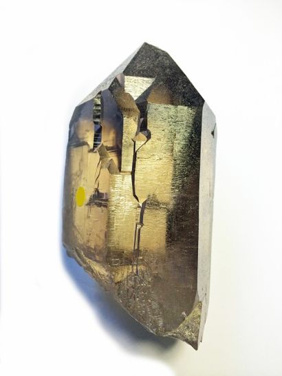 null Beau cristal de QUARTZ fumé alpin (flottant 13 cm) totalement transparent, provenant...