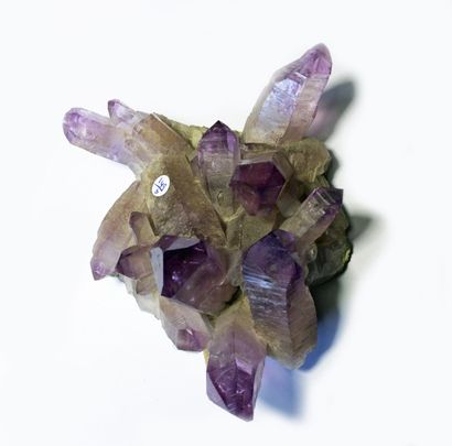 null Jolie AMETHYSTE du Mexique: gerbe d'une dizaine de cristaux à pointe violette,...