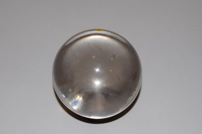 null Jolie boule polie (diamètre 10 cm) en cristal de roche

A fine polished clear...