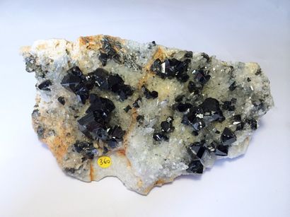 null Très jolie CASSITERITE sur QUARTZ: beaux cristaux noirs bien formés et brillants...