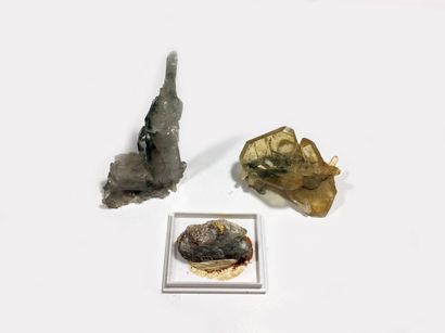 null Lot de trois jolis petits minéraux alpins français: OR natif sur quartz, avec...