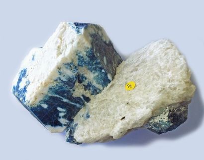 null Très belle LAZURITE PS après SODALITE: imposant cristal en «L» bleu nuit, et...