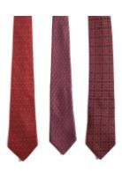 null HERMES

Un lot de trois cravates en soie imprimée, une de couleur rouge, une...