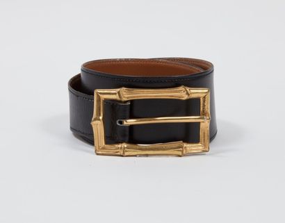 null HERMES

Une ceinture en cuir noir, la boucle façon bambou en métal doré. 

Signé...