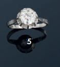 null Bague en platine (950) ornée d'un diamant demi-taille. (dépoli)
Poids de la...