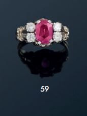 null Bague en or gris18K (750) sertie d'un saphir rose ovale entre quatre diamants...