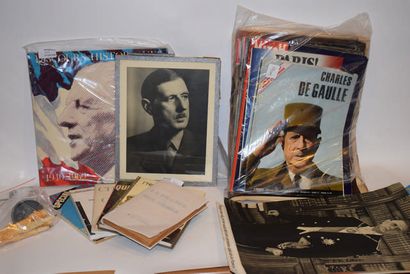 [Général de GAULLE] 

Lot comprenant :

- Charles de Gaulle, la France et son Armée,...